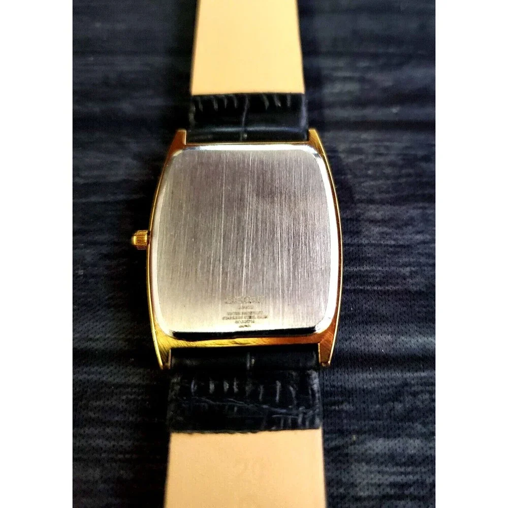 Vintage Seiko New Old Stock Men's Classic Tank‎ Barrel Gold Black Wa…